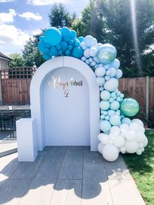 birthday balloon arch