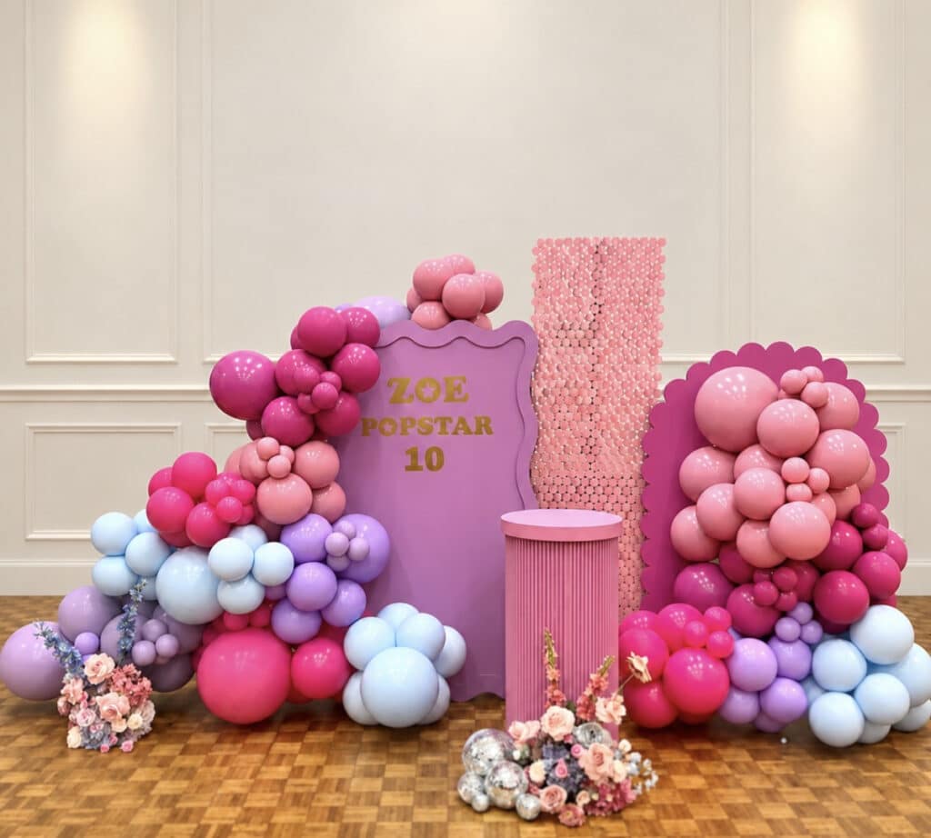 Balloon backdrio with cake plinth